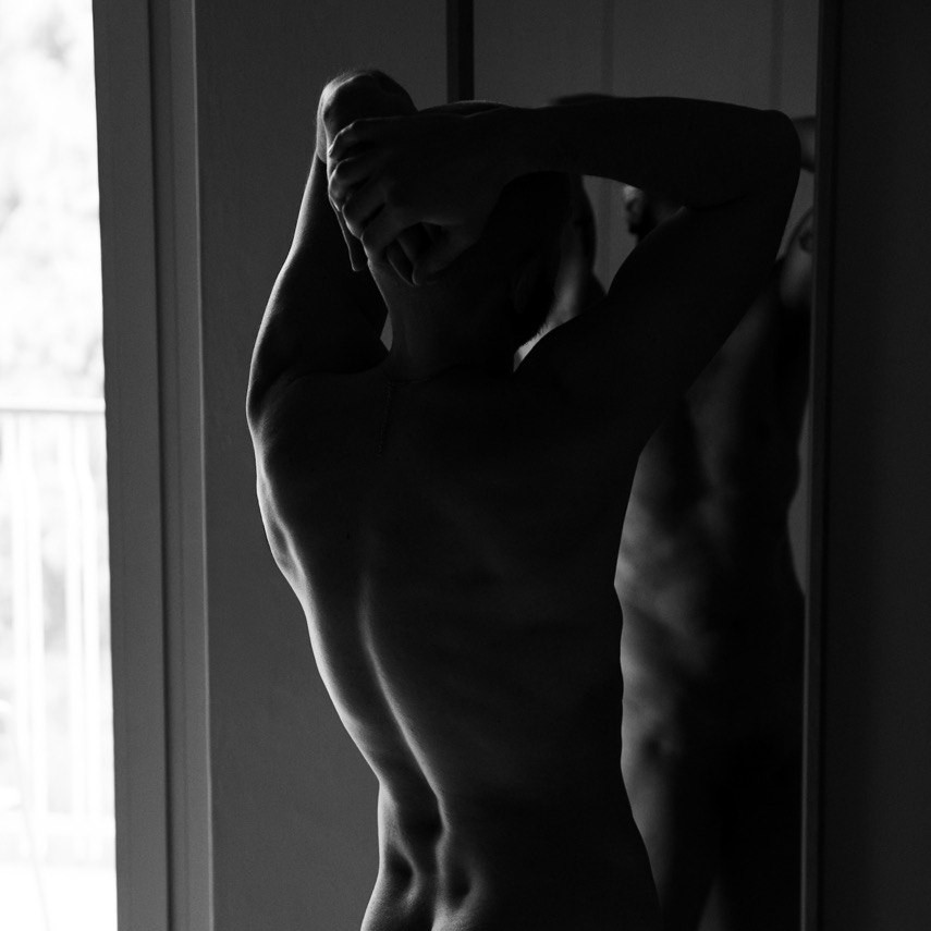 Foto di nudo artistico in bianco e nero di Mike De Socio, Finocchio Studio